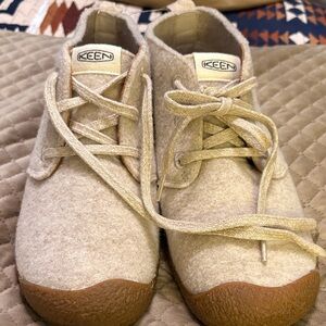 Keen  Tan and Brown Slippers